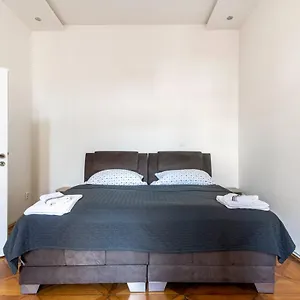 Apartment Centre, Prague