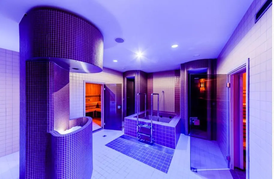 Live-Inn Prague 2 Bdr Family Suite For 1-8 Guests, 20 Mins To Center, Lift, Gym, Reception, Parking, Roof Terrace, Game & Party Apartment