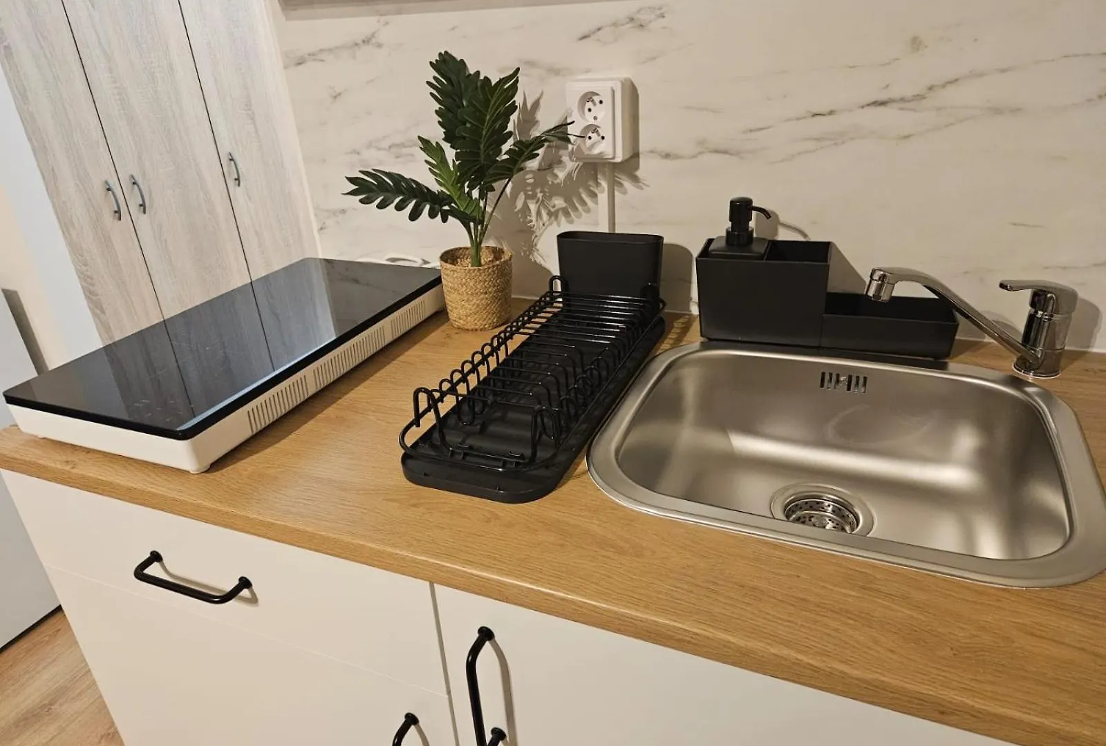 Live-Inn Prague 2 Bdr Family Suite For 1-8 Guests, 20 Mins To Center, Lift, Gym, Reception, Parking, Roof Terrace, Game & Party 0*,  Czech Republic