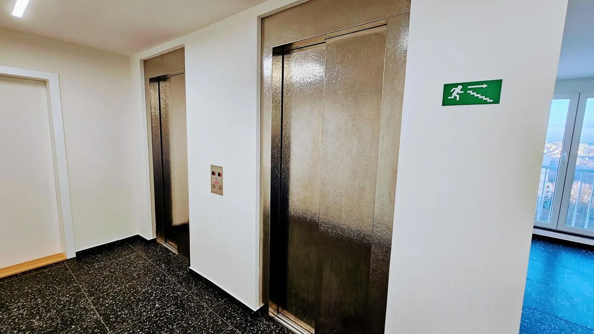 Live-Inn Prague 2 Bdr Family Suite For 1-8 Guests, 20 Mins To Center, Lift, Gym, Reception, Parking, Roof Terrace, Game & Party Apartment