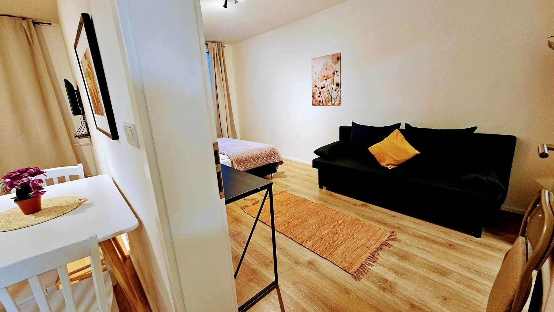 Live-Inn Prague 2 Bdr Family Suite For 1-8 Guests, 20 Mins To Center, Lift, Gym, Reception, Parking, Roof Terrace, Game & Party Apartment
