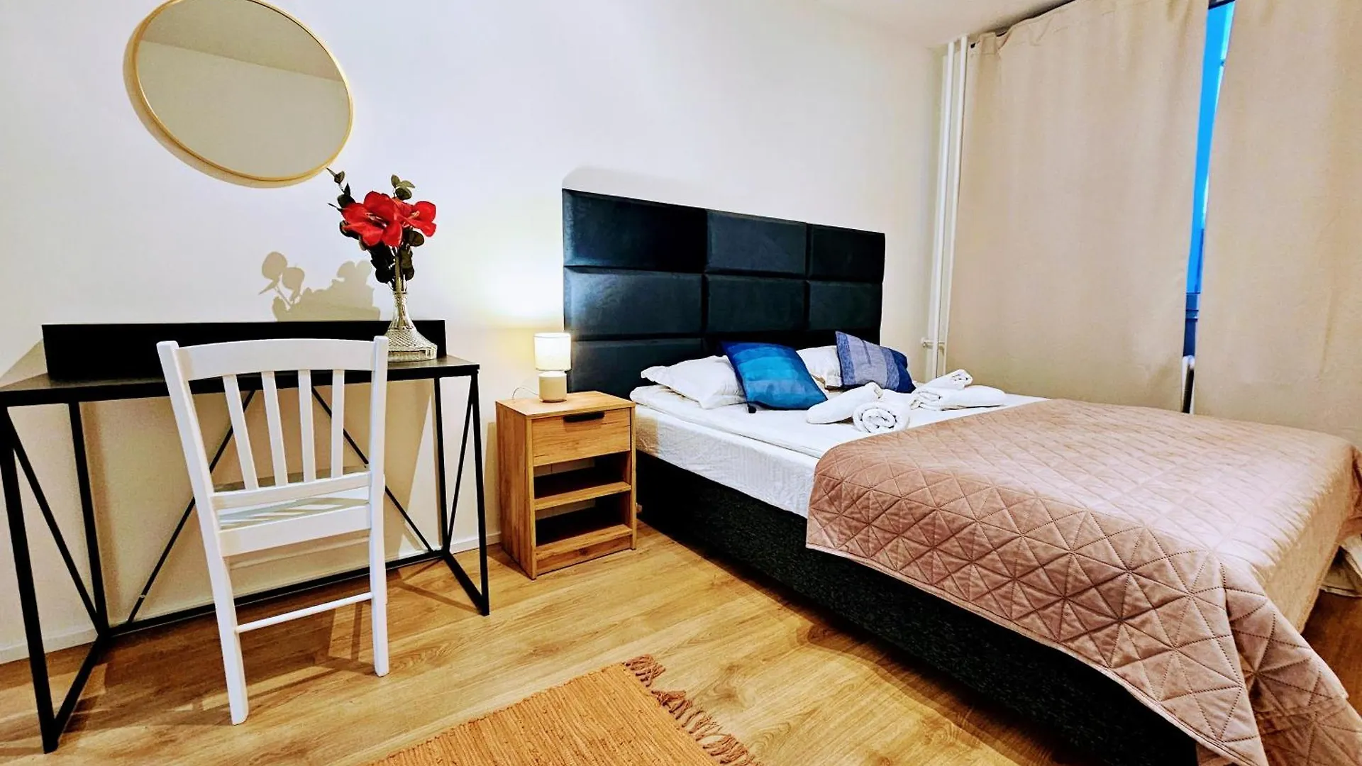 Apartment Live-Inn Prague 2 Bdr Family Suite For 1-8 Guests, 20 Mins To Center, Lift, Gym, Reception, Parking, Roof Terrace, Game & Party Czech Republic