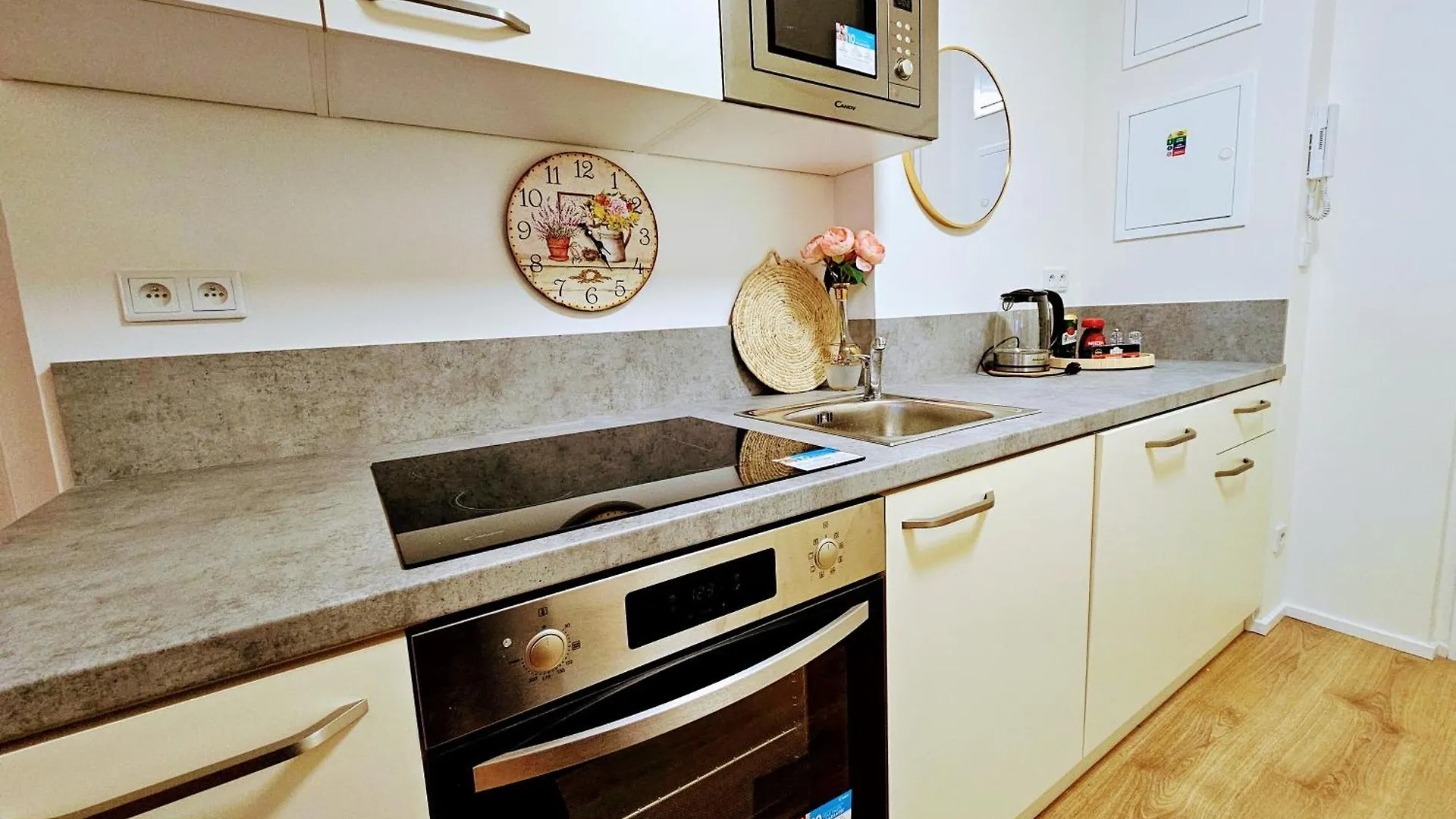 Live-Inn Prague 2 Bdr Family Suite For 1-8 Guests, 20 Mins To Center, Lift, Gym, Reception, Parking, Roof Terrace, Game & Party Apartment