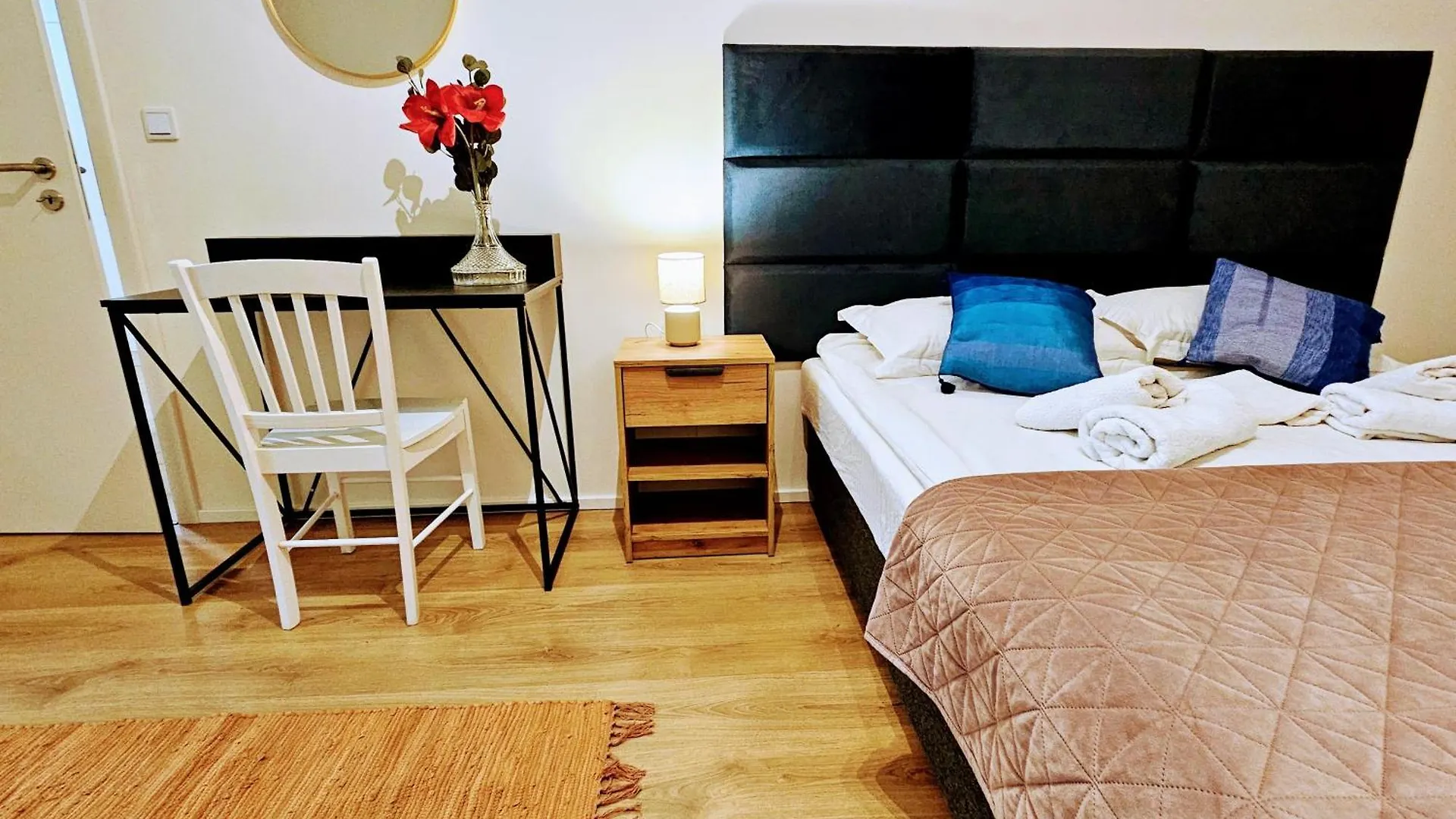 Apartment Live-Inn Prague 2 Bdr Family Suite For 1-8 Guests, 20 Mins To Center, Lift, Gym, Reception, Parking, Roof Terrace, Game & Party Czech Republic