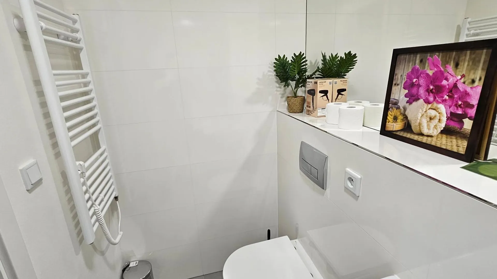 Live-Inn Prague 2 Bdr Family Suite For 1-8 Guests, 20 Mins To Center, Lift, Gym, Reception, Parking, Roof Terrace, Game & Party 0*,