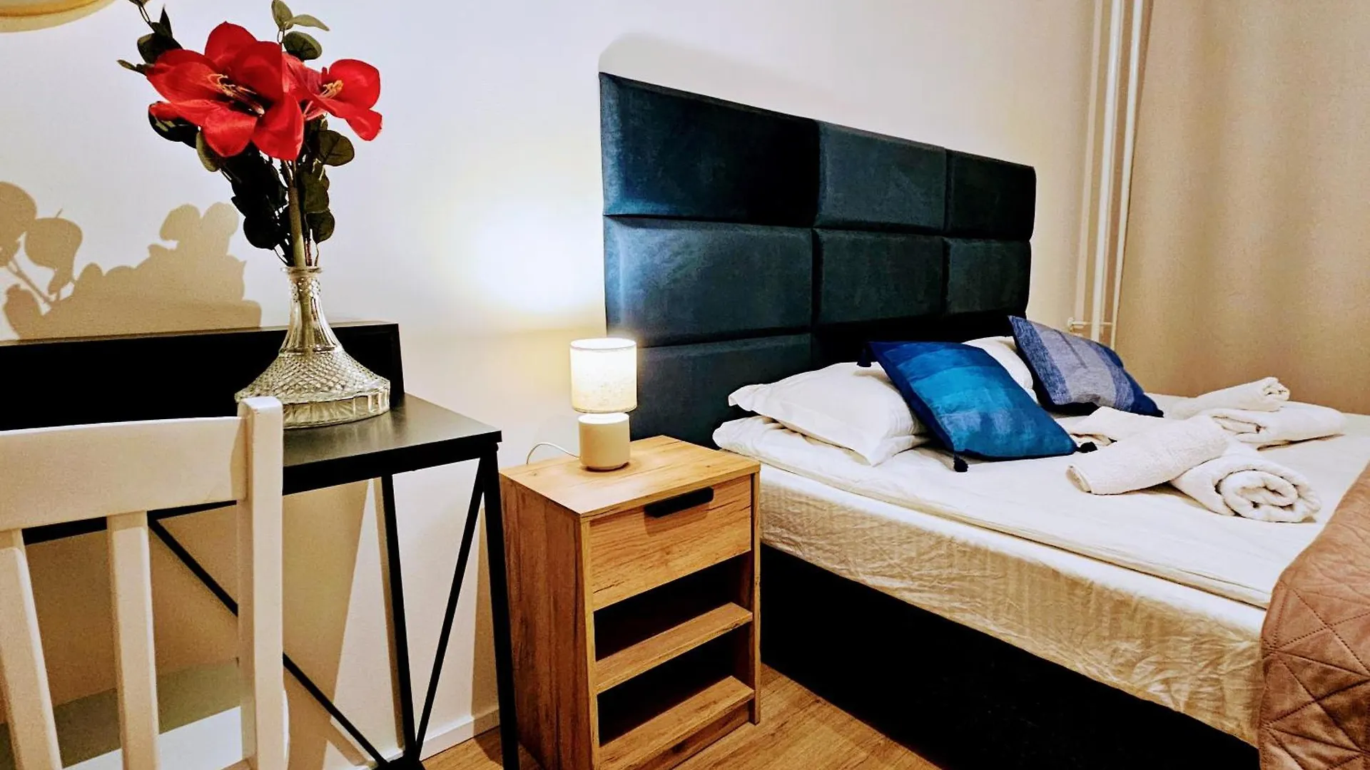 Live-Inn Prague 2 Bdr Family Suite For 1-8 Guests, 20 Mins To Center, Lift, Gym, Reception, Parking, Roof Terrace, Game & Party 0*,