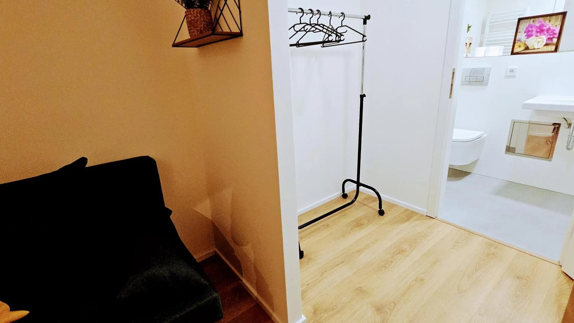 Live-Inn Prague 2 Bdr Family Suite For 1-8 Guests, 20 Mins To Center, Lift, Gym, Reception, Parking, Roof Terrace, Game & Party