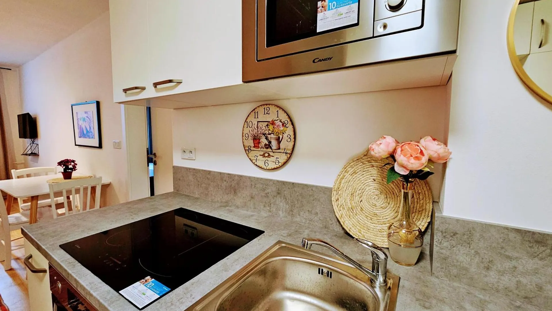 Live-Inn Prague 2 Bdr Family Suite For 1-8 Guests, 20 Mins To Center, Lift, Gym, Reception, Parking, Roof Terrace, Game & Party Apartment
