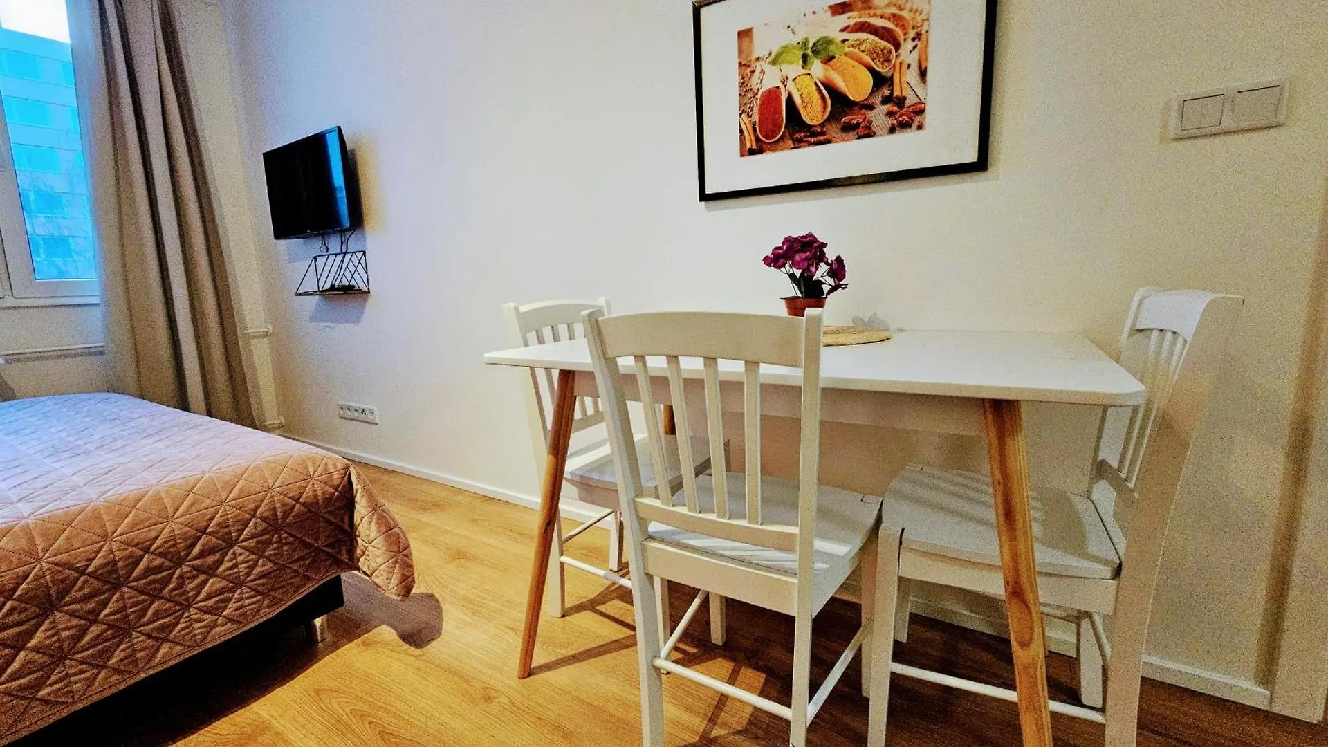 Apartment Live-Inn Prague 2 Bdr Family Suite For 1-8 Guests, 20 Mins To Center, Lift, Gym, Reception, Parking, Roof Terrace, Game & Party