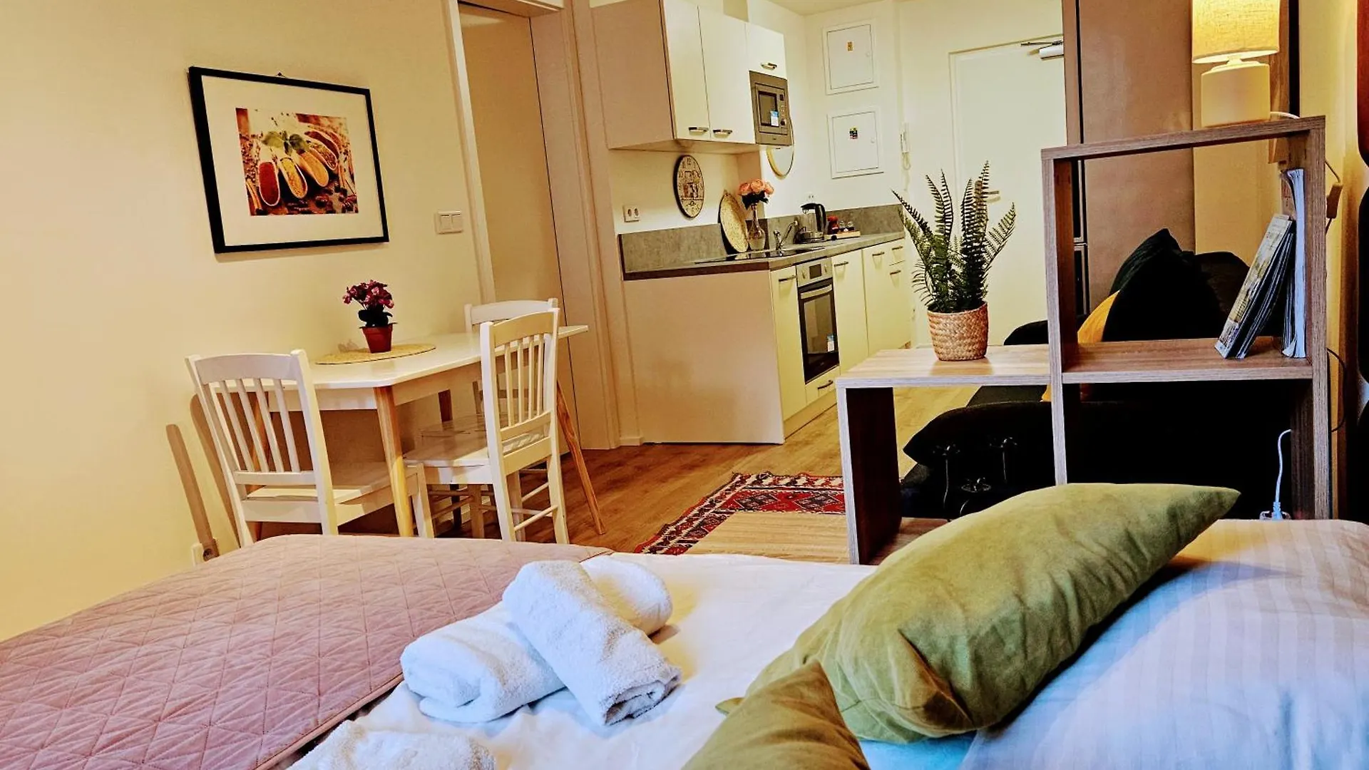 Live-Inn Prague 2 Bdr Family Suite For 1-8 Guests, 20 Mins To Center, Lift, Gym, Reception, Parking, Roof Terrace, Game & Party Apartment