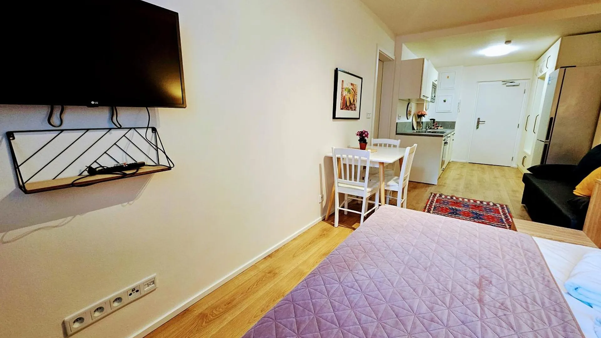 Apartment Live-Inn Prague 2 Bdr Family Suite For 1-8 Guests, 20 Mins To Center, Lift, Gym, Reception, Parking, Roof Terrace, Game & Party Czech Republic