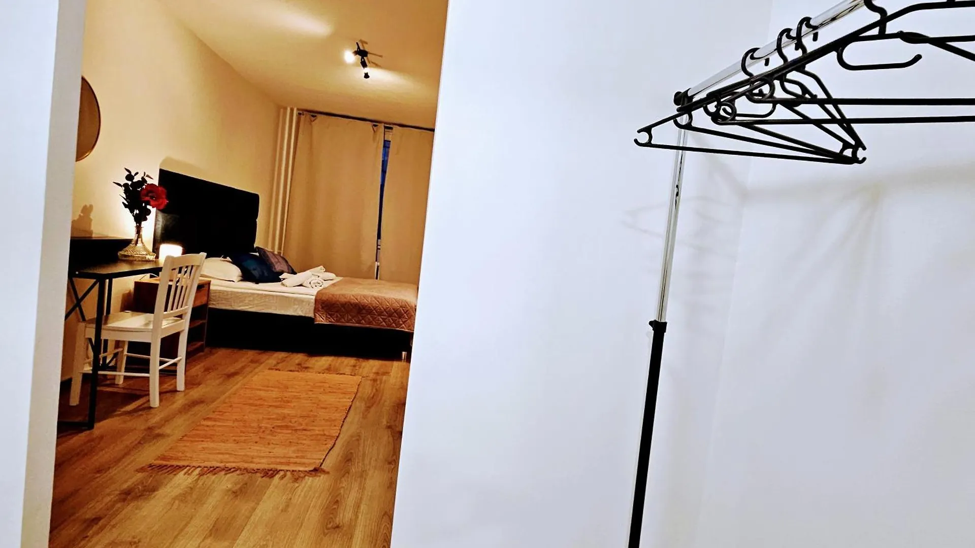 Live-Inn Prague 2 Bdr Family Suite For 1-8 Guests, 20 Mins To Center, Lift, Gym, Reception, Parking, Roof Terrace, Game & Party