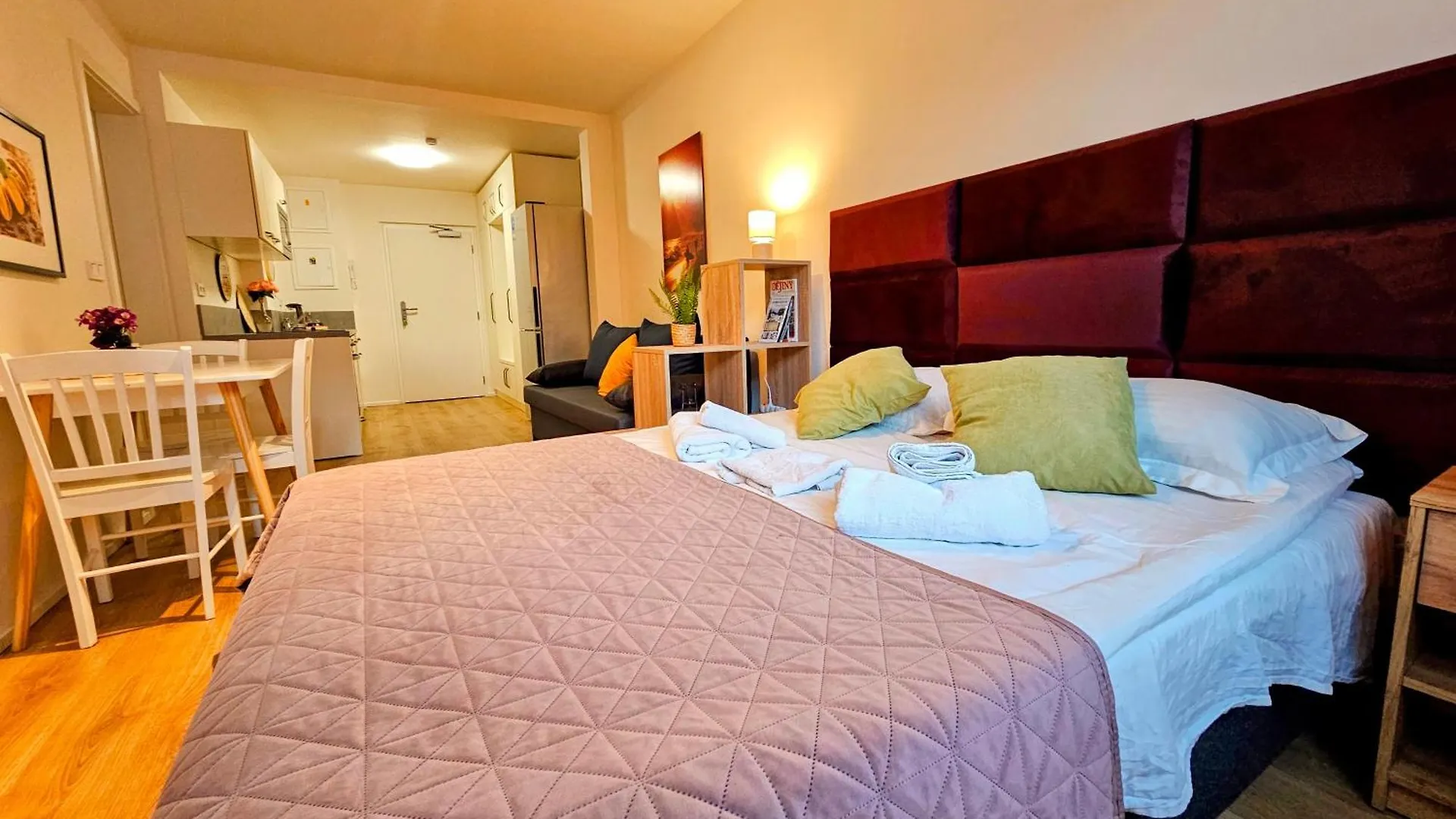 Live-Inn Prague 2 Bdr Family Suite For 1-8 Guests, 20 Mins To Center, Lift, Gym, Reception, Parking, Roof Terrace, Game & Party Apartment