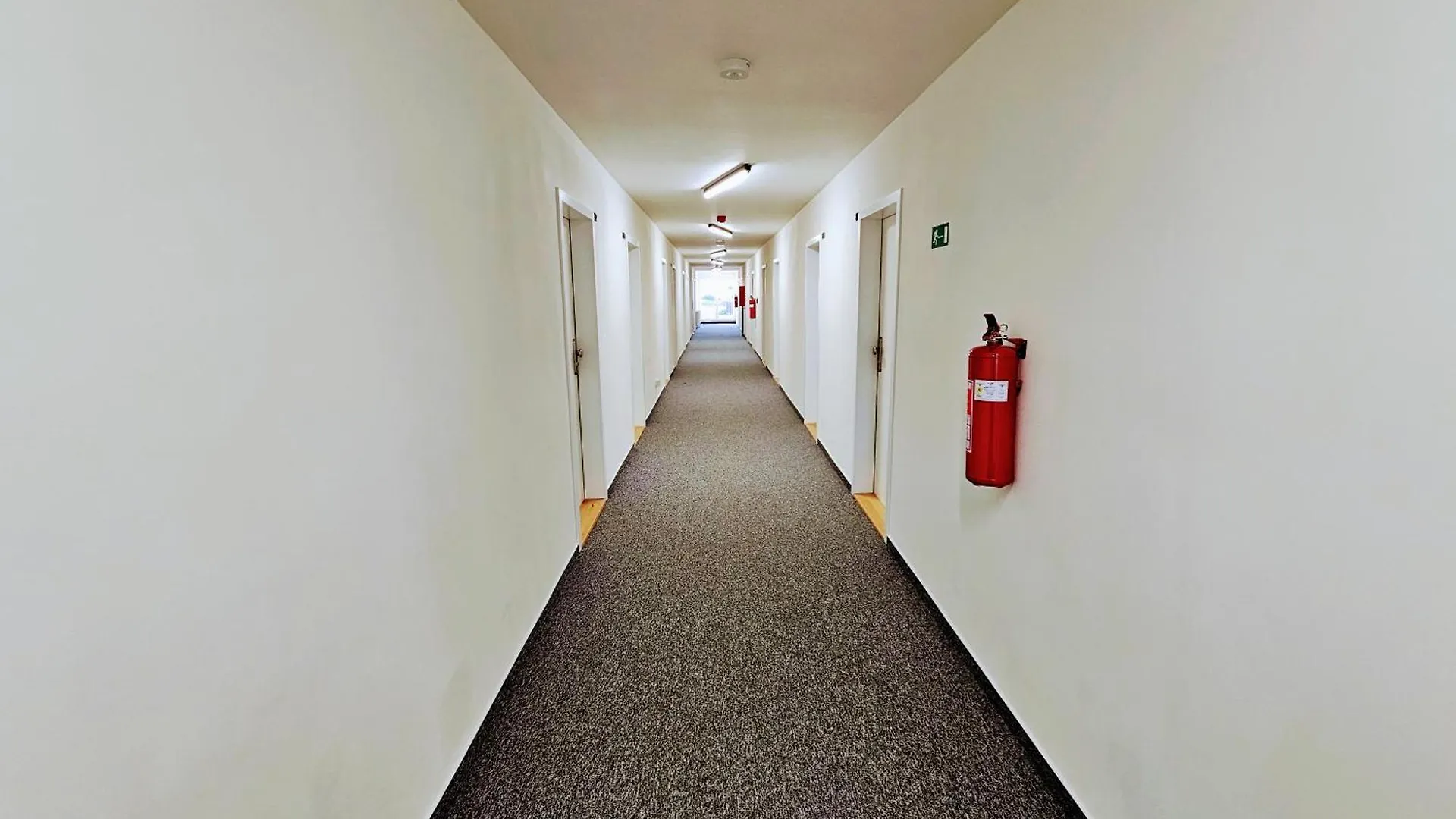 Live-Inn Prague 2 Bdr Family Suite For 1-8 Guests, 20 Mins To Center, Lift, Gym, Reception, Parking, Roof Terrace, Game & Party