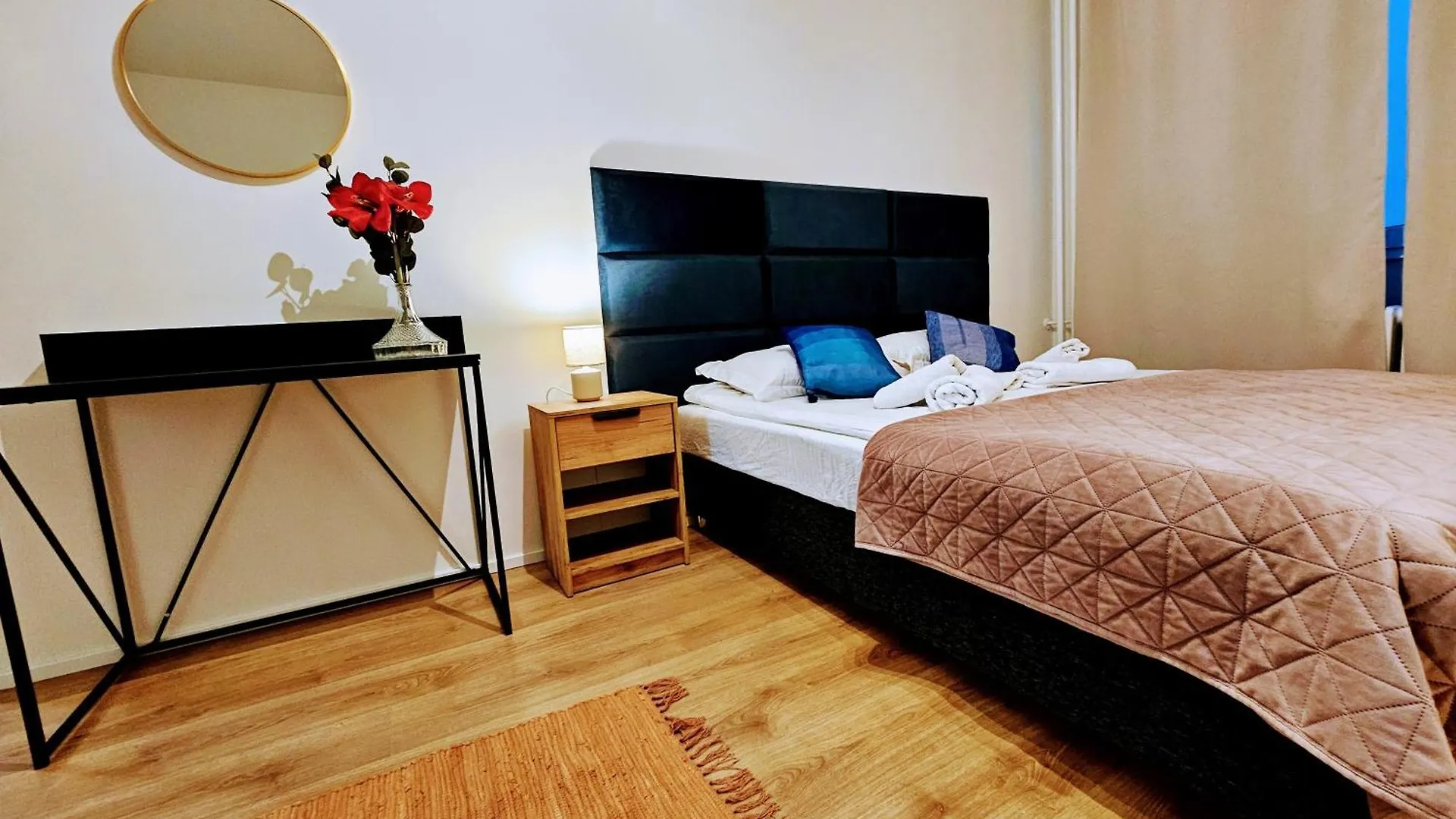 Live-Inn Prague 2 Bdr Family Suite For 1-8 Guests, 20 Mins To Center, Lift, Gym, Reception, Parking, Roof Terrace, Game & Party Apartment